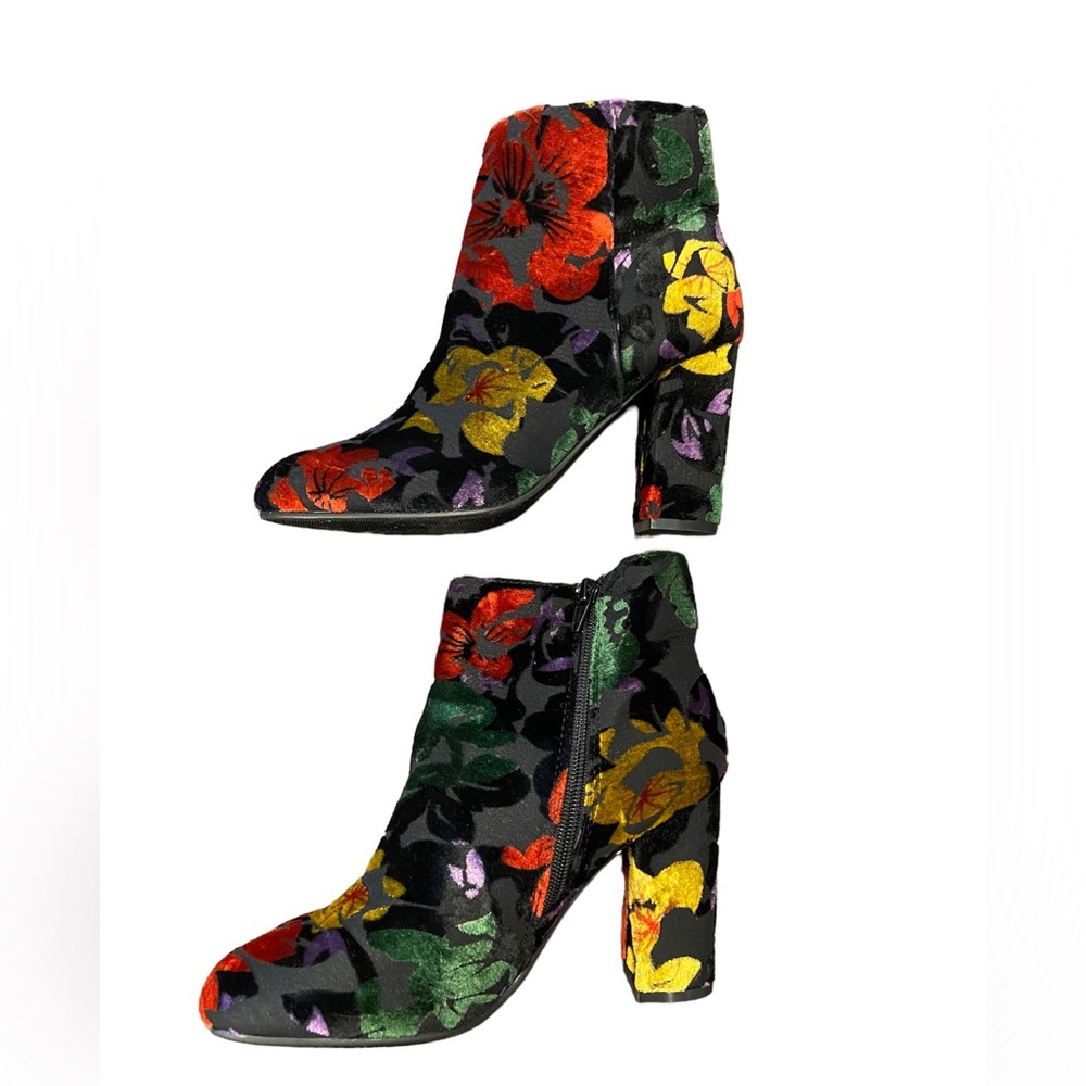 C EST 1946 Size 7 Velvet Boots